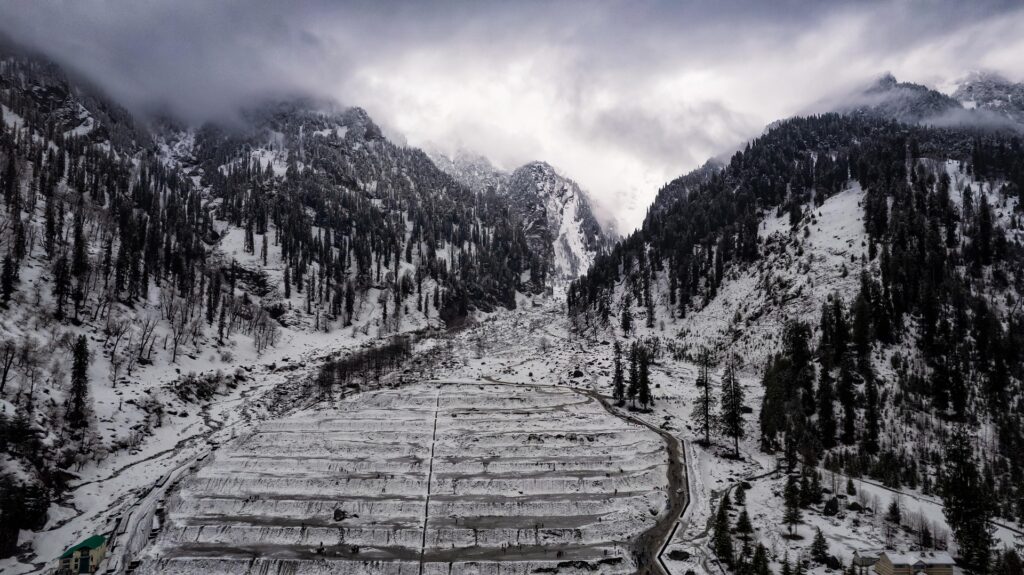 An image of Manali for the article on manali to leh road trip